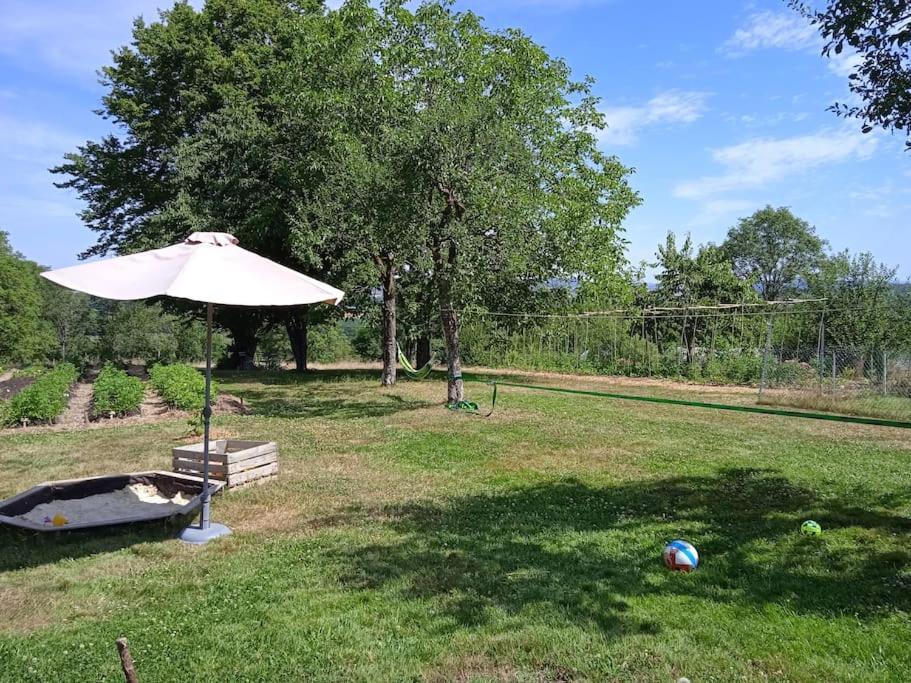Les Jardins Des 3 Provinces- Gite Montcharvot Buitenkant foto